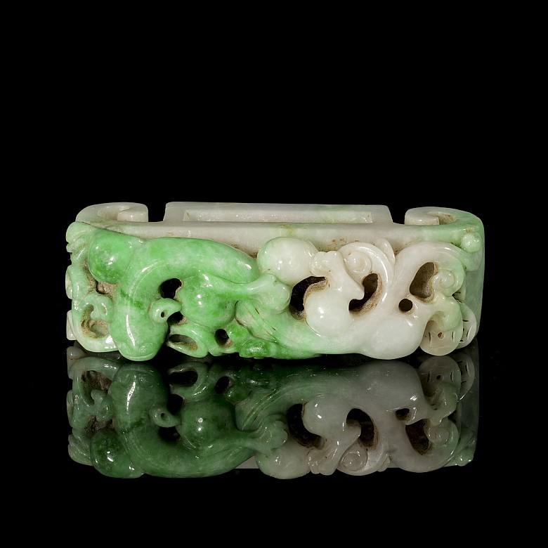 Carved jadeite belt ornament, ‘Dragon’, Qing dynasty