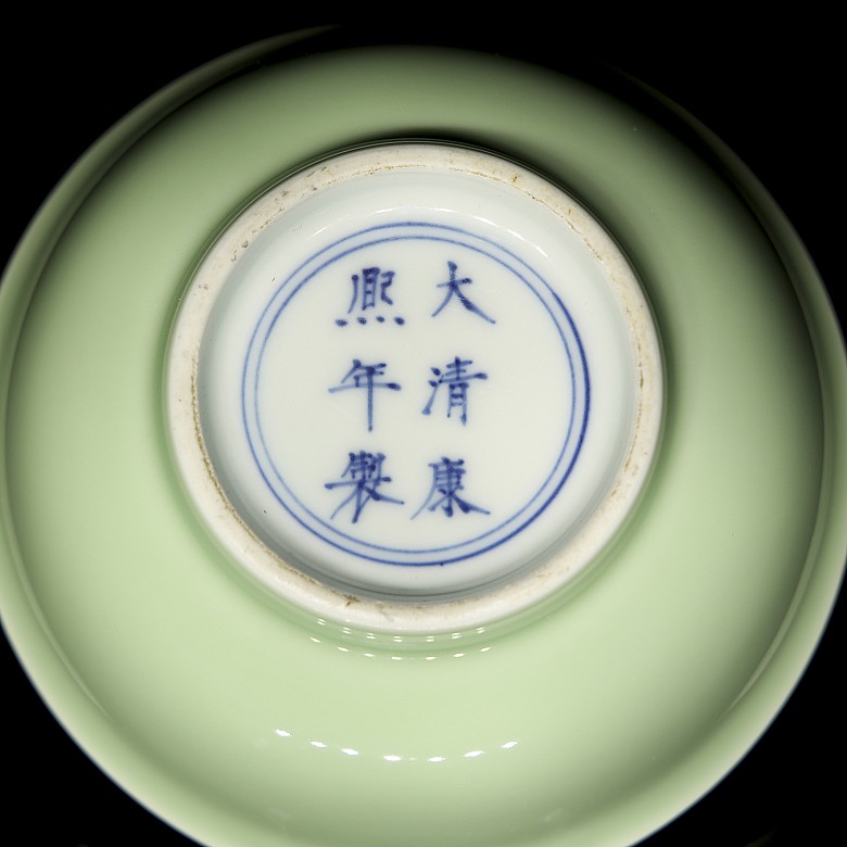 Small glazed porcelain bowl, with Kangxi seal - 5