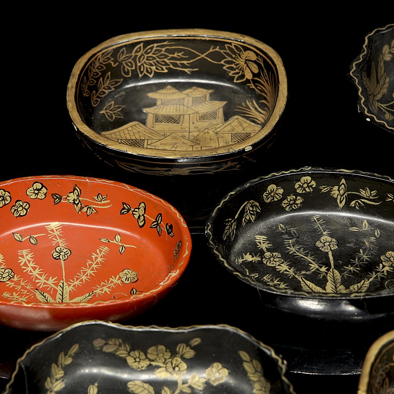 Set of lacquered wooden bowls, 20th century