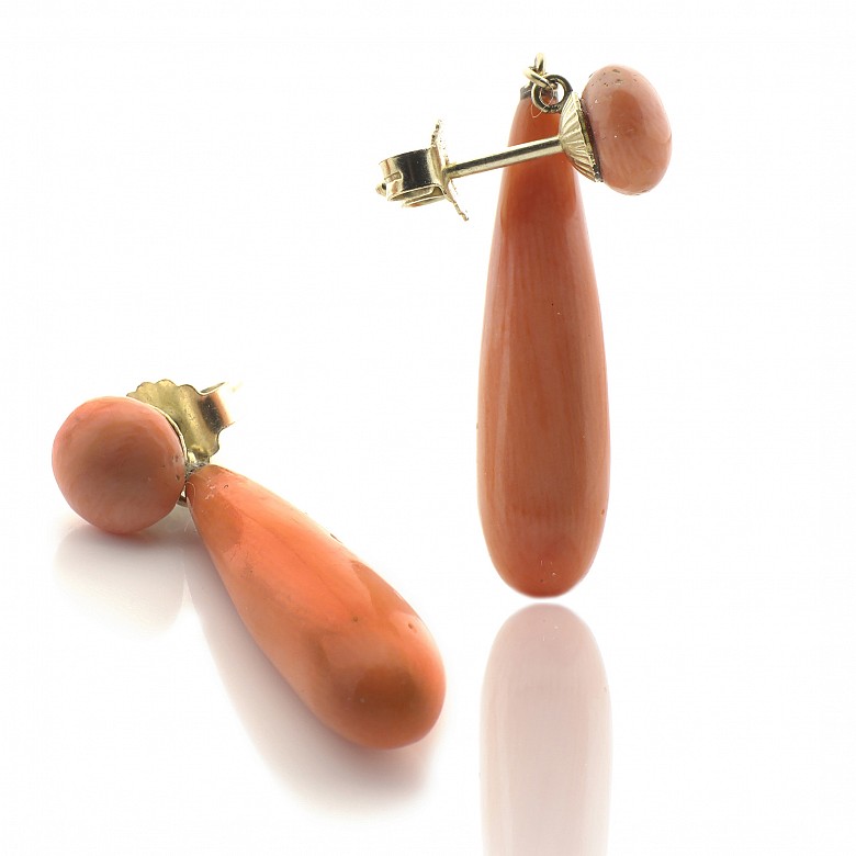 Pair of coral earrings set in 14k yellow gold