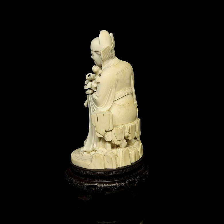 Carved ivory figure ‘Elderly man’, early 20th century