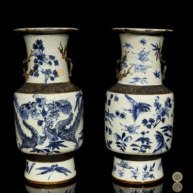 Pair of “Nanking” vases, Qing dynasty