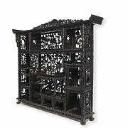 Chinese carved wooden bookshelf, 20th century