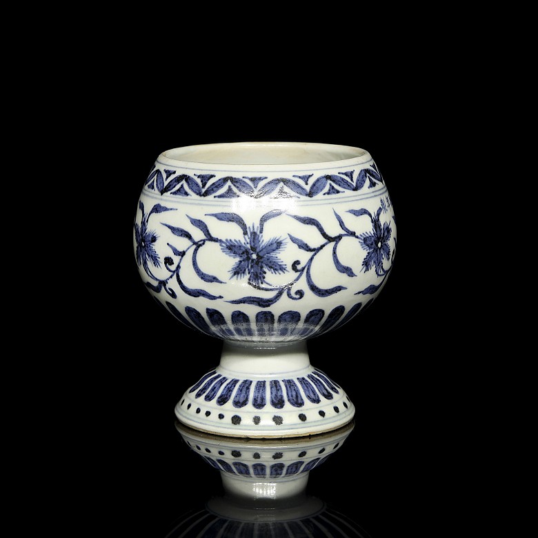 Copa de cerámica vidriada azul y blanco, con marca Xuande