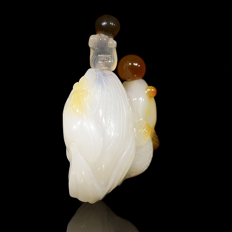 Agate snuff bottle 'Fish', Qing dynasty, Qianlong