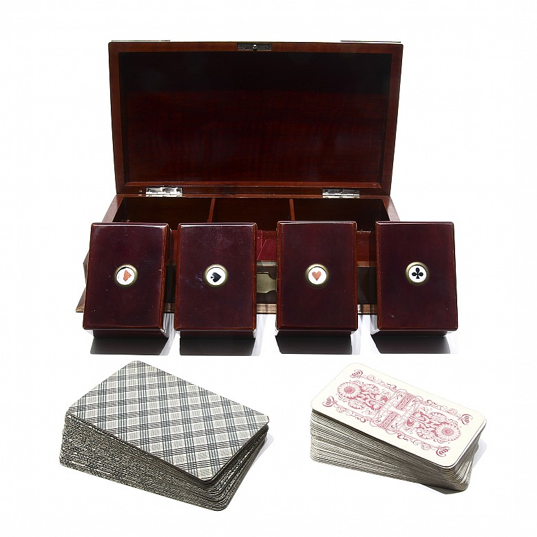 Card game with box. (First half of the 20th century)