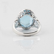 18k white gold ring with topaz and diamonds.