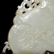 Panel de jade blanco con pedestal, dinastía Qing