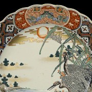 Japanese Imari ‘Cranes’ porcelain dish, 20th century