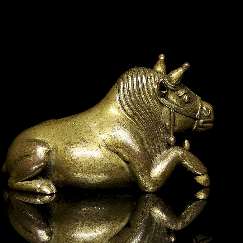 Gilt-bronze figure ‘Ox’, Qing dynasty - 3