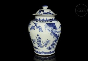 Blue and white porcelain tibor “Scenes in garden”, Qing Dynasty