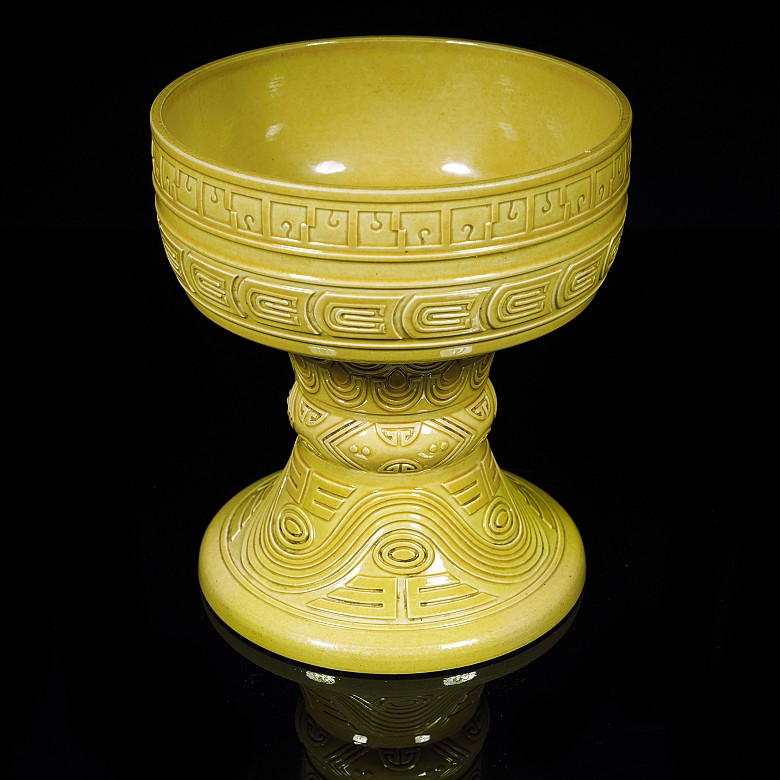 Ceremonial glazed ware ‘Dou’ vessel, Qing dynasty