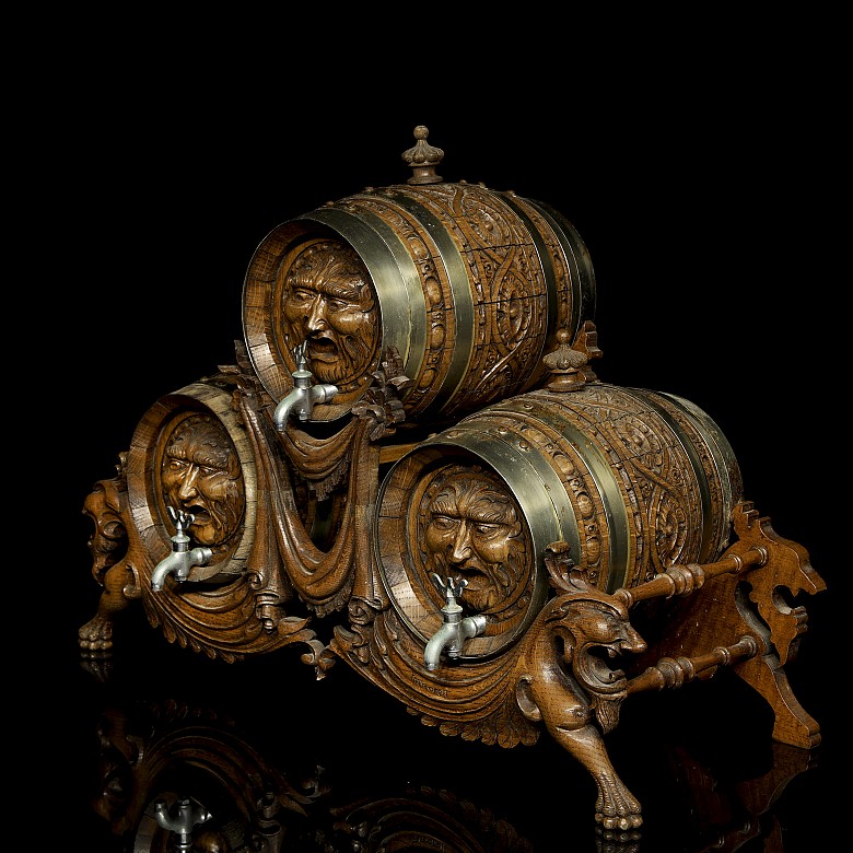 Marconell carvings. Low pineapple with three carved barrels, 20th century. - 2