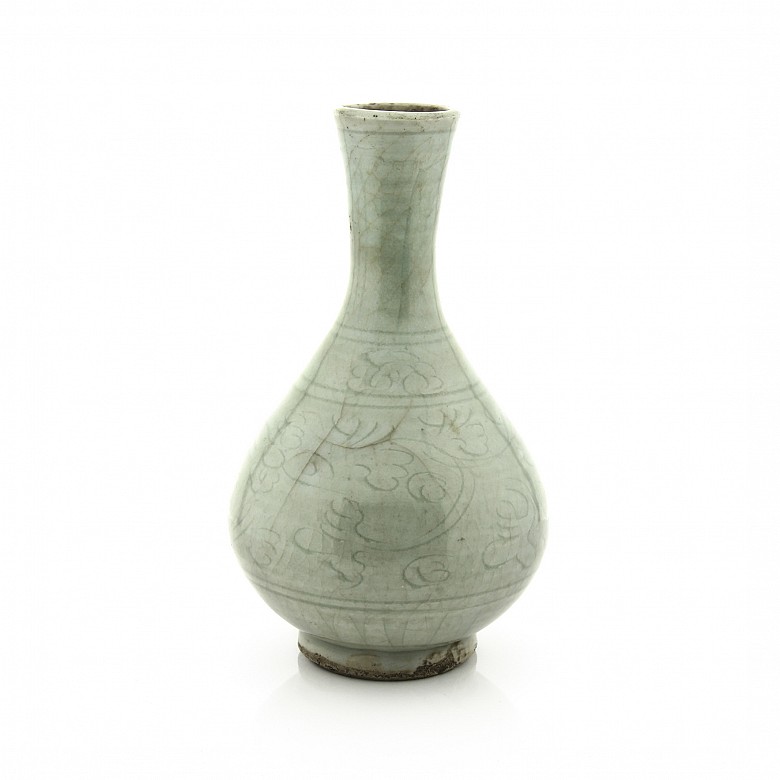 Glazed ceramic vase, Yuan style.