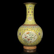 Porcelain vase with yellow background, with Qianlong mark