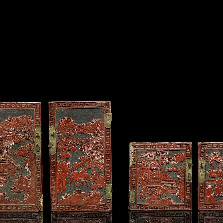 Set of four small carved and lacquered wooden doors, Qing dynasty.