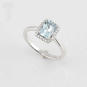 18k white gold ring with diamonds and aquamarine