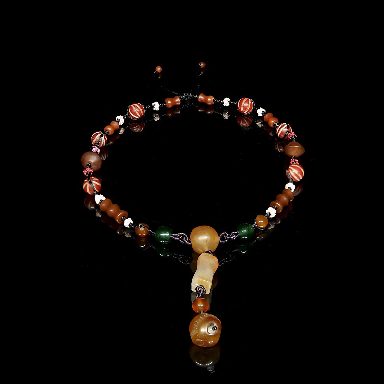 Necklace of colourful agate and glass beads, Qing dynasty