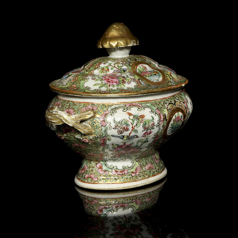 Porcelain enamelled tureen, Canton, 20th century