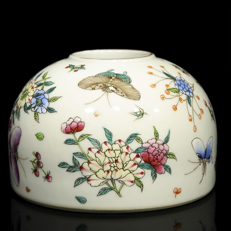 Porcelain enameled jar, early 20th century