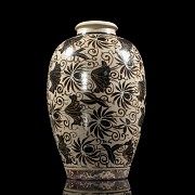 Glazed ware vase ‘Lotuses’, Song dynasty