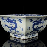 Blue-and-white porcelain pot ‘Dragons’, with Ming Dynasty seal, Jiajing