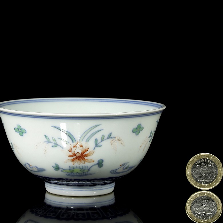 Chinese bowl with lotus flowers, Qianlong mark