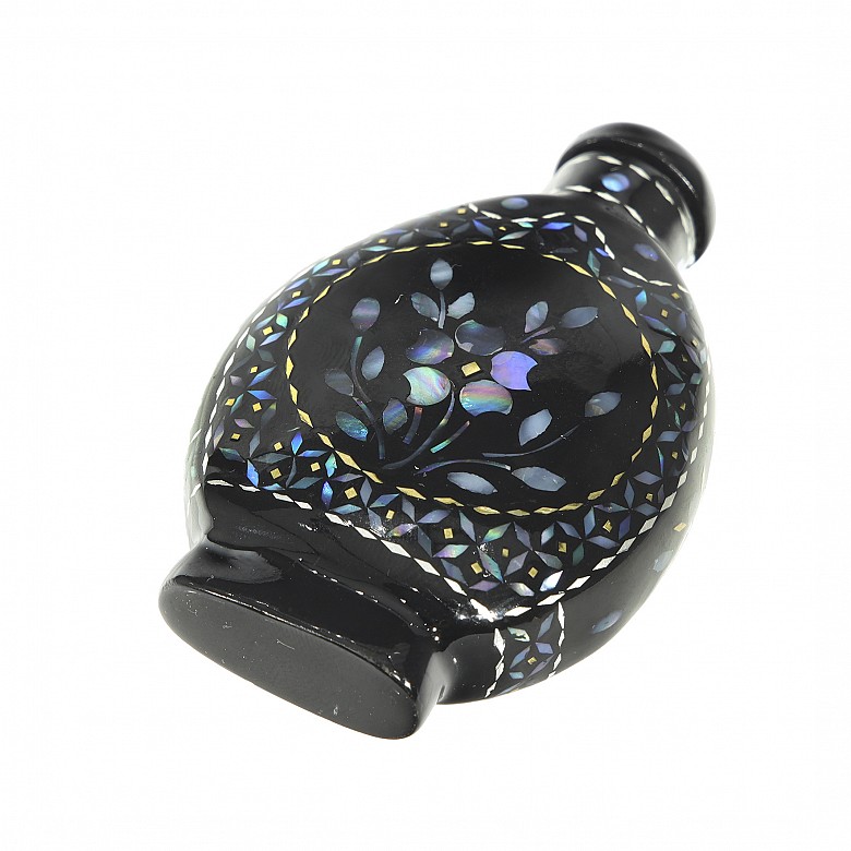 Black lacquered snuff bottle, 19th - 20th century