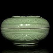 Circular glazed ceramic box, 20th century