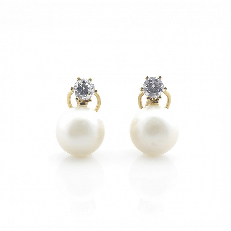 18k yellow gold earrings with cultured pearls