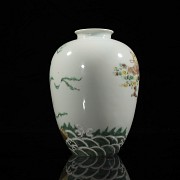 Enamelled porcelain vase ‘Sage and Dragon’, with Yongzheng Seal