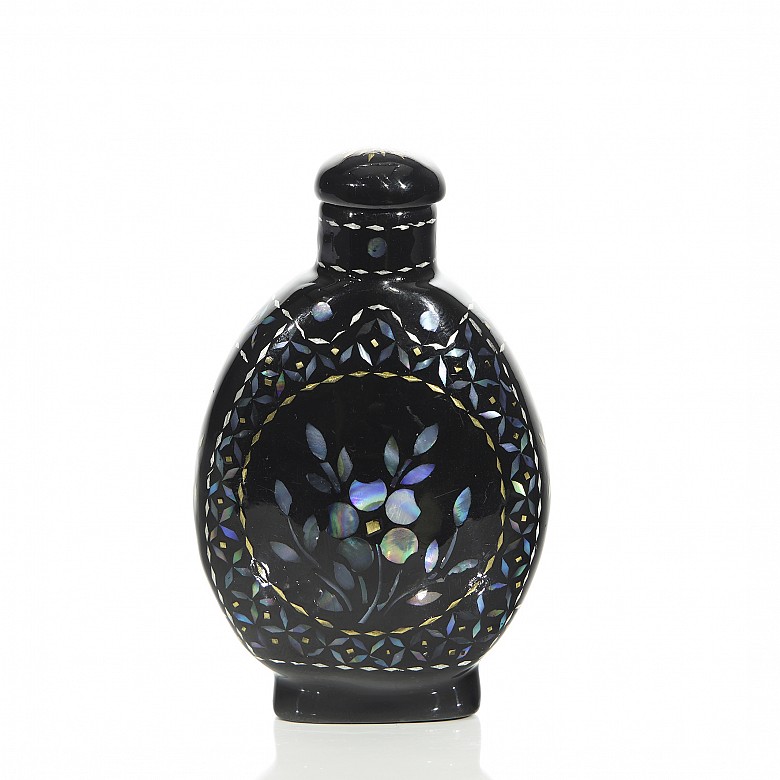 Black lacquered snuff bottle, 19th - 20th century