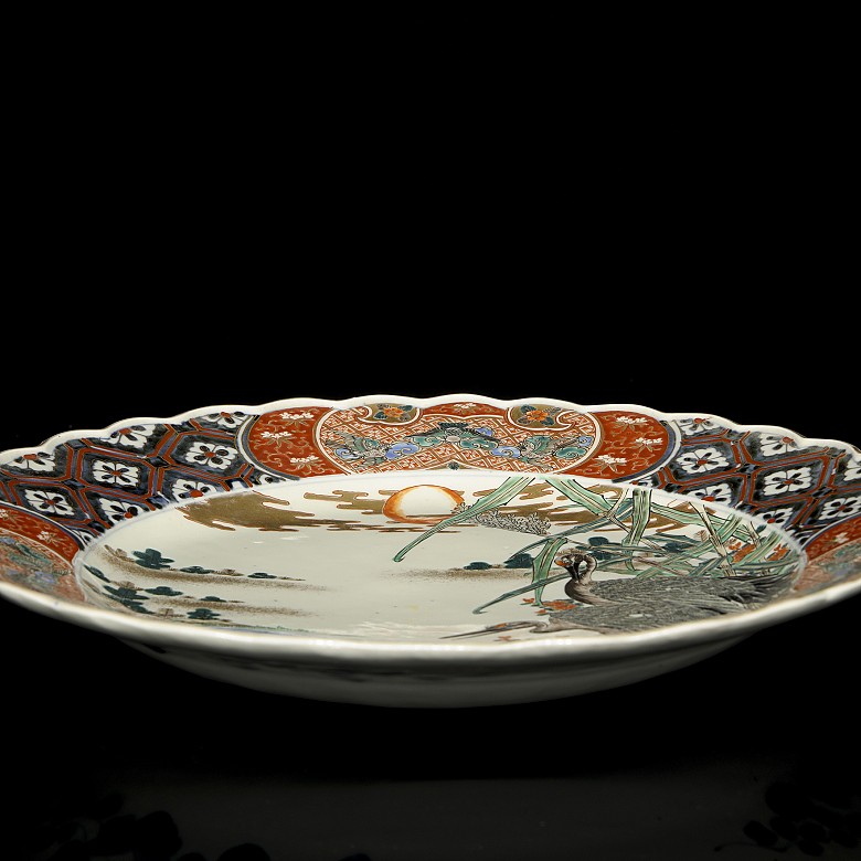 Japanese Imari ‘Cranes’ porcelain dish, 20th century