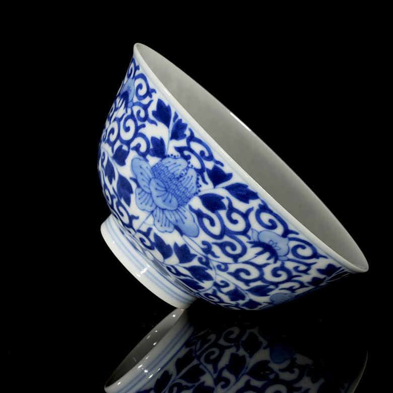 Blue-and-white ‘Lotus’ glazed bowl, Qing dynasty