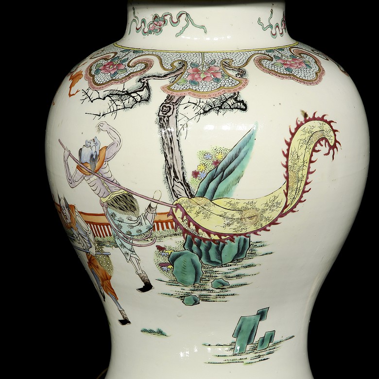 Porcelain tibor with lamp, Qing dynasty