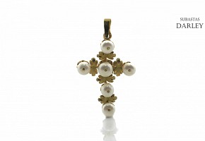 18k yellow gold cross with leaves and six pearls