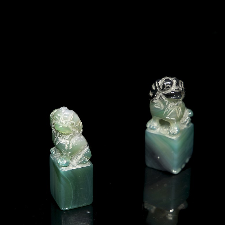 Pair of ‘Lion’ agate stamps, early 20th century