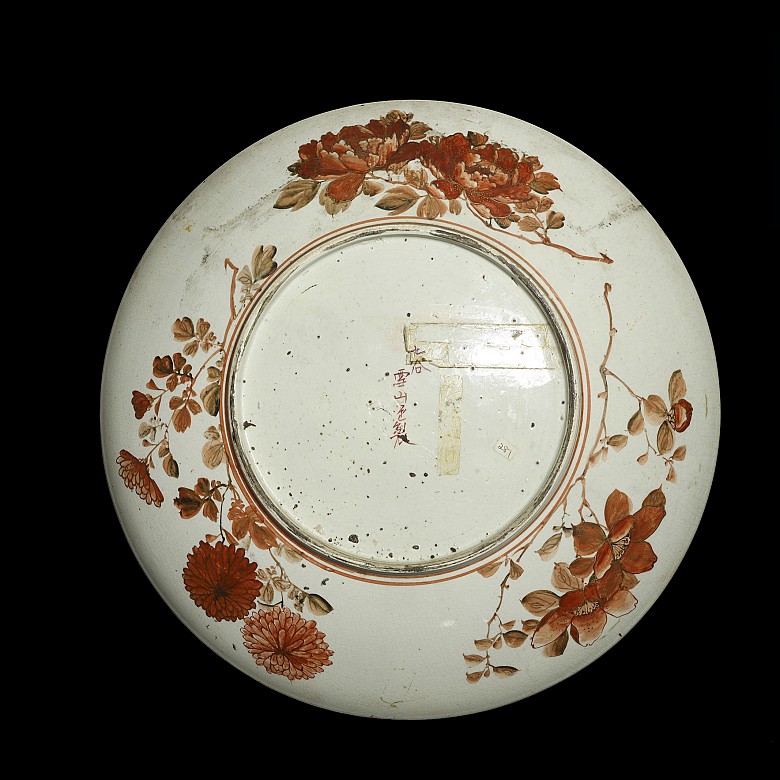 Plato de porcelana Kutani, Japón, periodo Meiji (1890 - 1920)