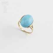 Turquoise set in 18k yellow gold.