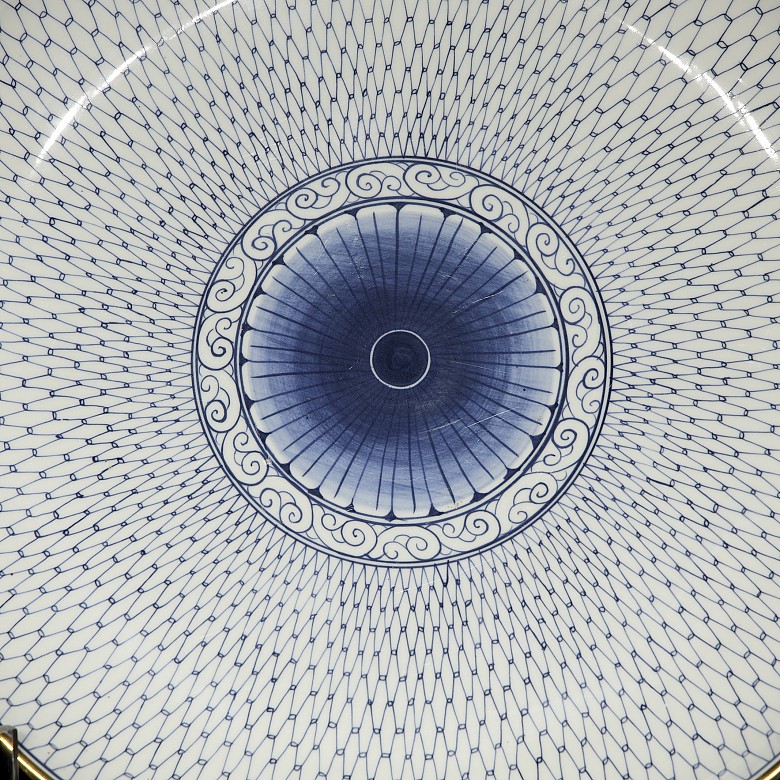 Blue and white enamelled porcelain dish, 20th century