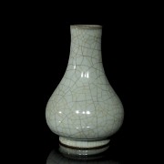 Vase with blue glaze, Geyao style