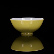 Yellow glazed porcelain bowl, Qing dynasty, Yongzheng