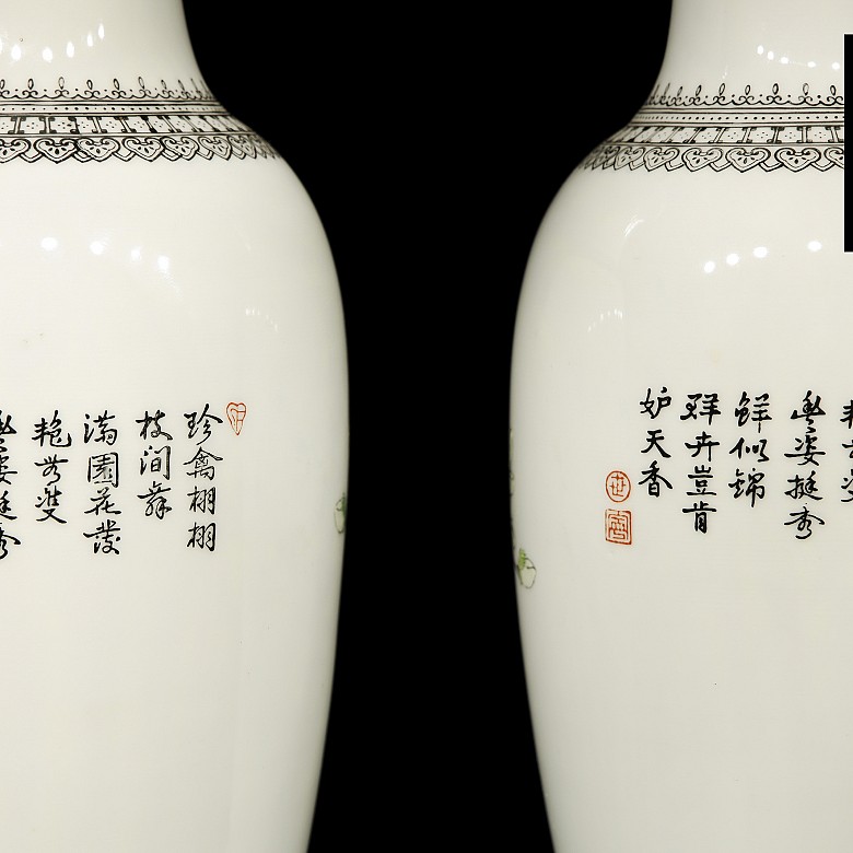 Pair of vases 