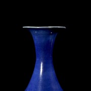 Blue enamelled porcelain vase ‘Ji’, Qing dynasty