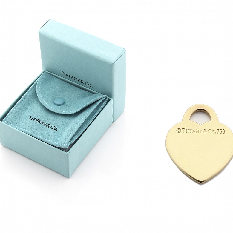 Tiffany brand pendant in 18k yellow gold, with case