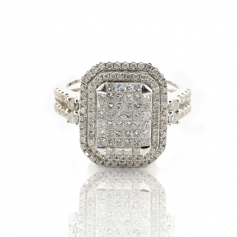 18k white gold ring with diamonds