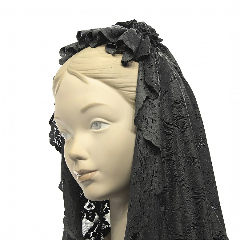 Bust with black mantilla, Lladró, 20th century