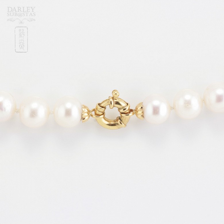 Pearl 9-10mm with 18k yellow gold clasp. - 1