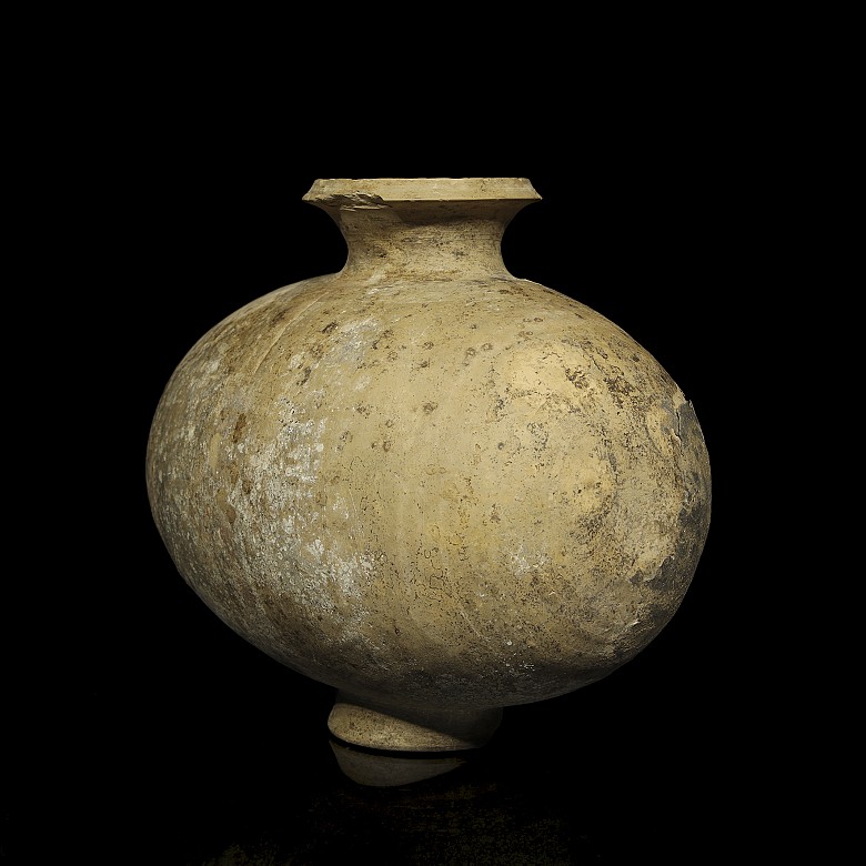 Ceramic “Cocoon” jar, Han style