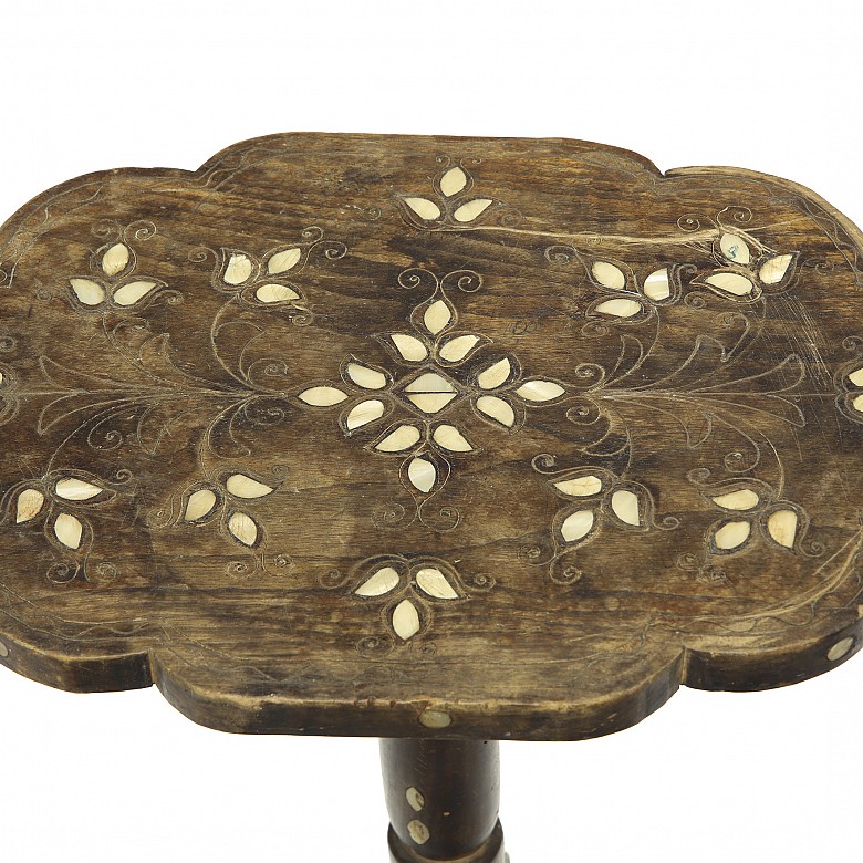 Wood and mother-of-pearl side table, Syria, 20th century - 7